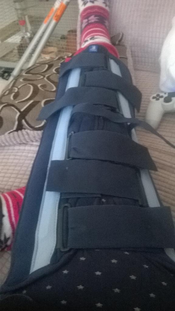 0ohNatalieMarie's tweet image. Guess who's not going on holiday! #kneedislocation #kneeproblems #injured #a&amp;amp;e