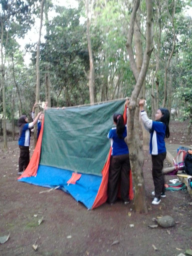 ucant09's tweet photo. berkemah di hutan kota http://t.co/OlfcJeMgBu