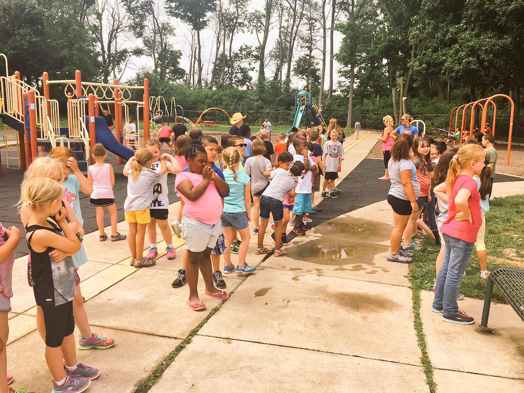 LVandeborne's tweet photo. What an amazing last day! A great year at an amazing school with the best kids! Keep on LeadingLearning! #werprexies http://t.co/W8AchYoik2