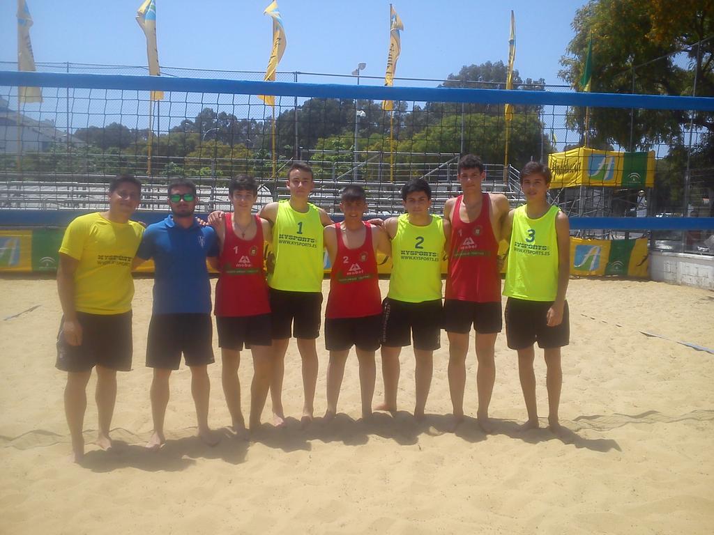 CVJerez's tweet photo. A disfrutar de la Final Provincial contra CD2012 #CADETESteam #CVJerez http://t.co/fBQdyaMPjl