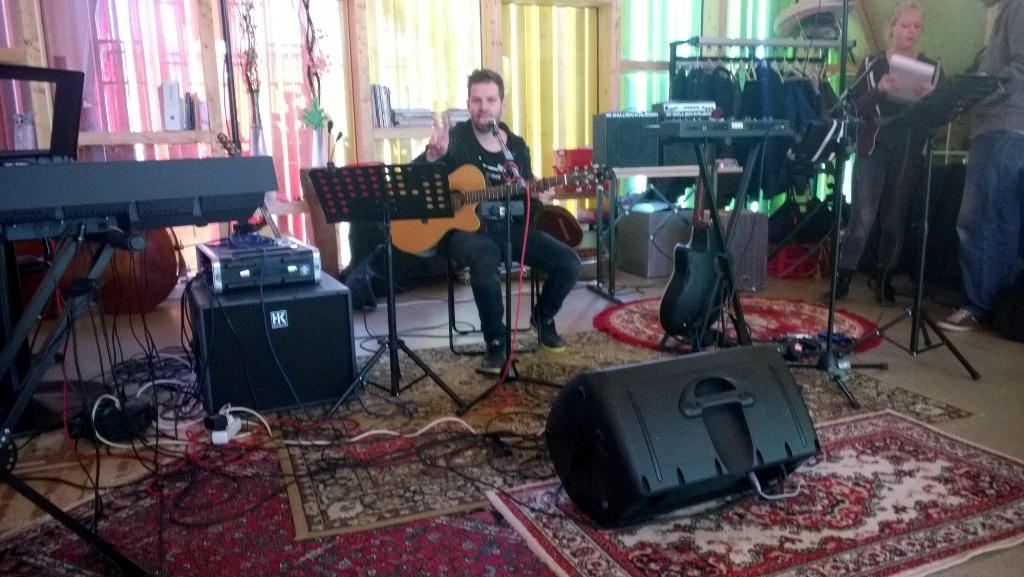 Rob Moorman nu in het Spaans paviljoen! #dropoutfestival2015 <a href="/robberobbe/">Rob Moorman</a>