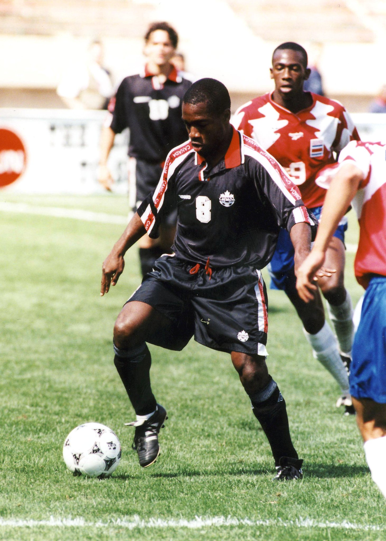 Happy birthday to former forward Lyndon Hooper. 3 goals for and played at 1989 FIFA Futsal World Cup. 