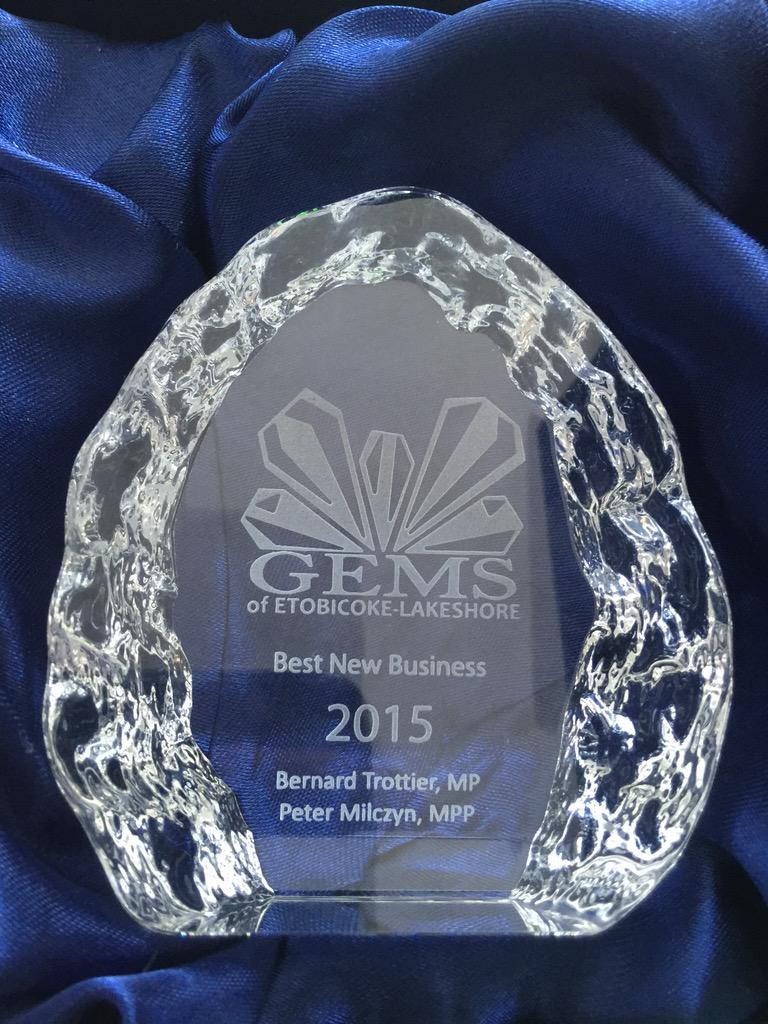 Best New Business of Etobicoke-Lakeshore! Putting patients first! Walk in open 8-8! <a href="/PeterMilczyn/">Peter Milczyn</a> #RefreshingApproach