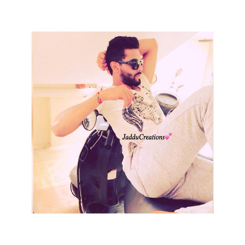 JadduCreations's tweet photo. Look who is relaxing at home! #HolidayDiaries 💁❤️ http://t.co/g4XtmRBOwj