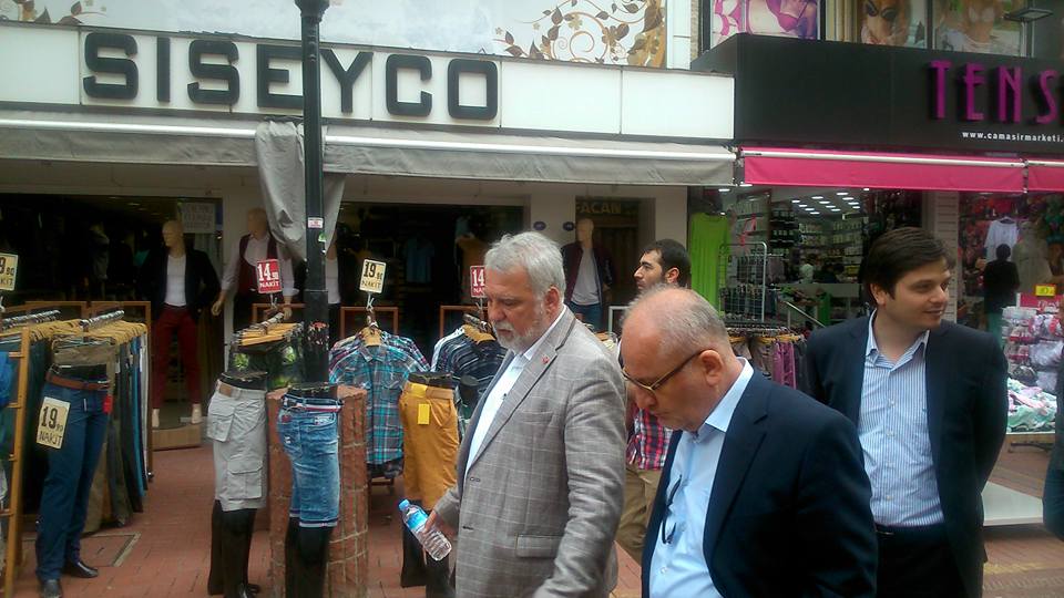 Bakanımız Veysel Eroğlu ile birlikte Buca'da seçim çalışmasındayız.