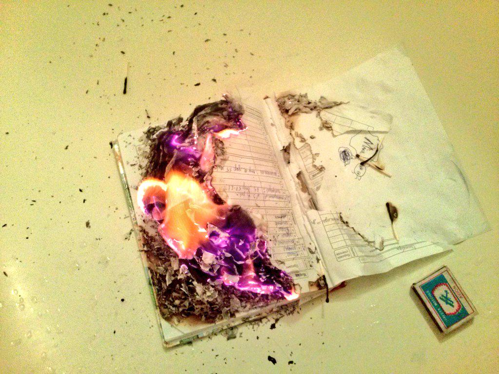 MariaAdventure's tweet image. тем временем я сжег свой дневник