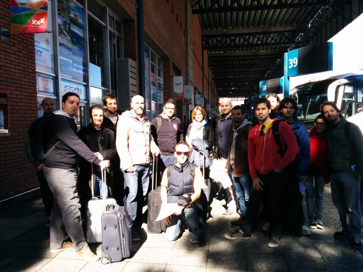 lucasefe's tweet image. Acabo de encontrar esta linda foto de cuando volvíamos de la #RubyConfUy 2014. Éramos mil. Cuántos lindos recuerdos.