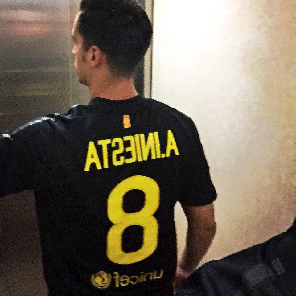 BORJARC88's tweet photo. @andresiniesta8 Maestro hazme disfrutar de otra noche con tu fútbol ⚽️⚽️⚽️ http://t.co/OWMPpja7Bt