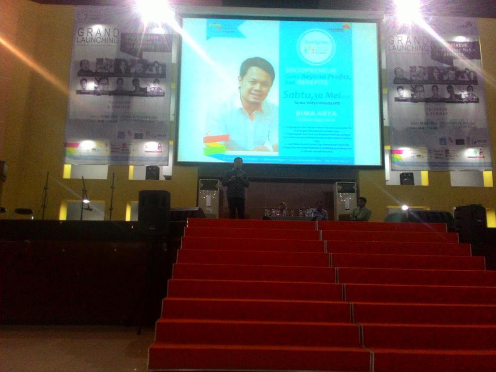 AgusBudiyanto_'s tweet photo. Terimakasih sebesar"nya untuk seluruh volunteer GL @YayasanTangguh dan semua peserta yang hadir. Luar biasa mantap :) http://t.co/ZNvIun7rWq