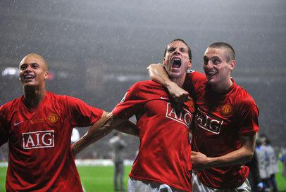ManUnitedWorld's tweet photo. Rio Ferdinand has announced his retirement from football. Thanks for all the memories @rioferdy5! #MUFC #Legend http://t.co/LFEkRnXSmd