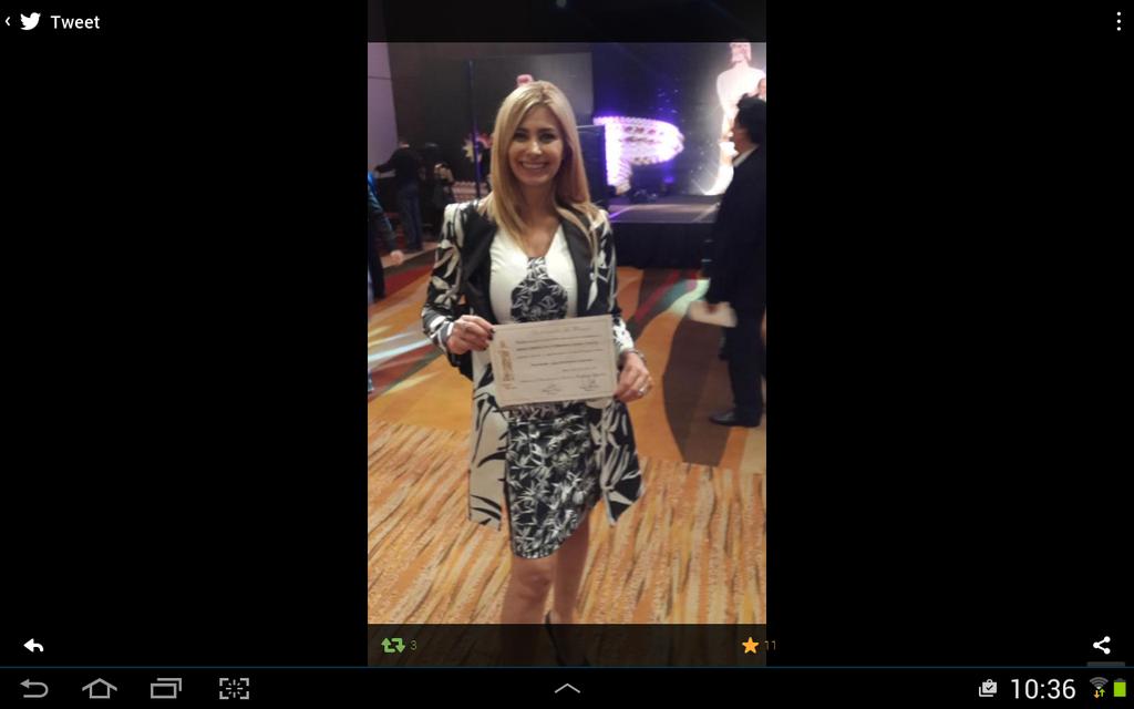 <a href="/MarisaAndino/">Marisa Andino</a> vestida por <a href="/CalandraTeresa/">teresa calandra</a>, recibiendo el diploma del Martin Fierro!!!