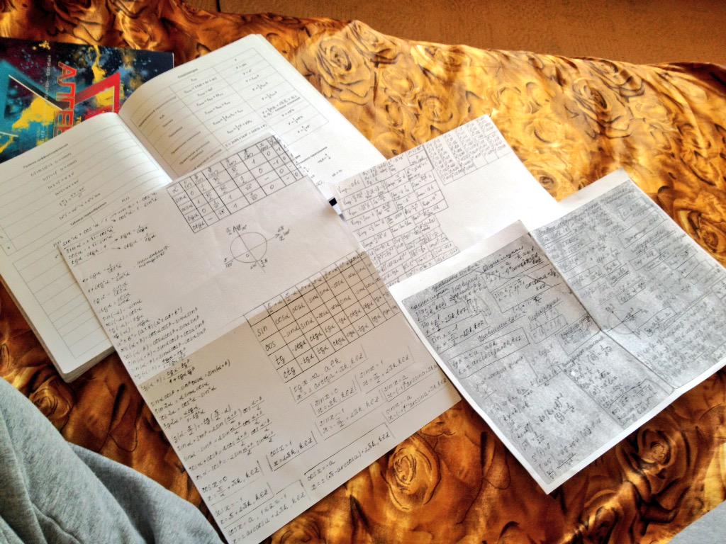 1998Katrine's tweet photo. Вот столько формул надо выучить к 4 числу😓😒🔫 http://t.co/Fl8QFv07Ey
