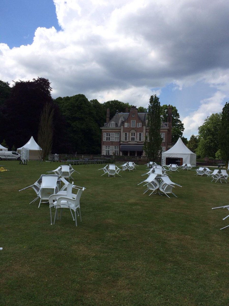 SummerEvent's tweet image. Druk bezig met de opbouw van het Twentelife-Twentsch Wijnhuis " Summer Event ".
Morgen vanaf 13.00 uur bent u welkom.