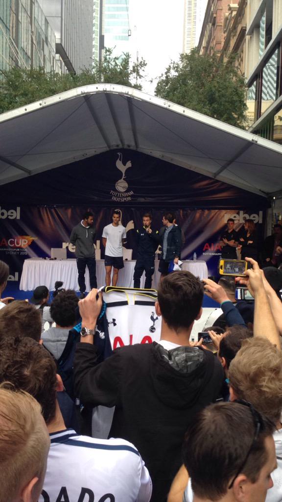 simdogydog's tweet photo. Spurs in sydney was special! Thanks to all the yids and yidettes who made it special! http://t.co/TmIL1ItEm4