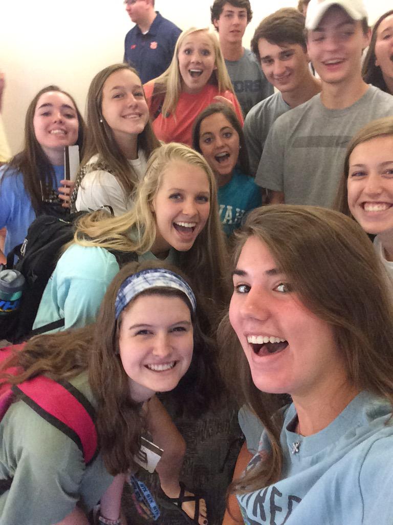 PR2k15's tweet photo. And they're off!!! Prayers for the team as they begin their journey to serve God in Puerto Rico http://t.co/aunok1MHQN