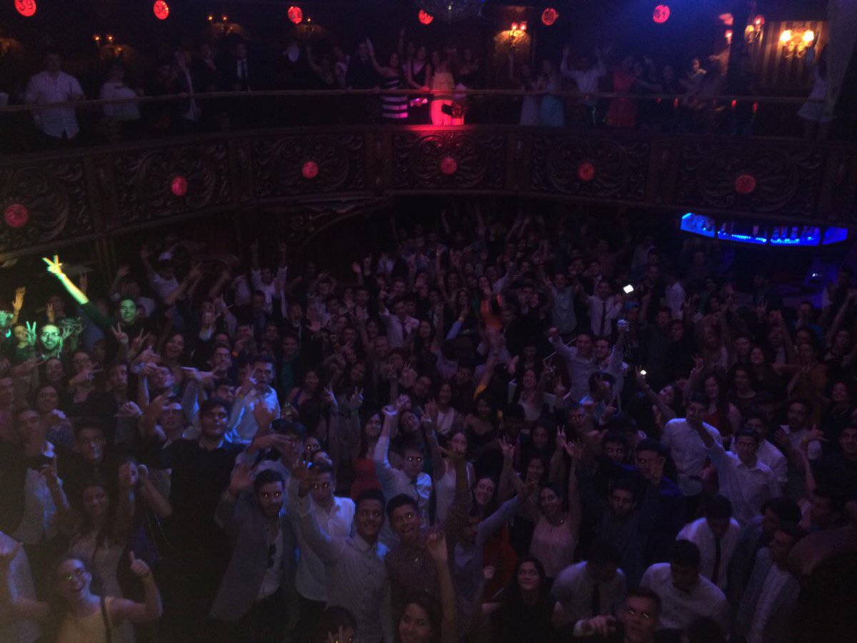 Estuve de lujo ayer en <a href="/laMansionMurcia/">La Mansion</a> <a href="/ViveTeatre/">Teatre</a> trato de lujo <a href="/djdaning/">Dani NG</a> !!