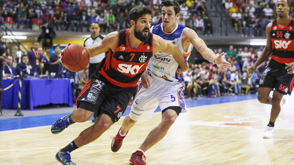 ESPNBrasil's tweet photo. Flamengo bate Bauru de novo, fatura tetra e vira maior campeão da história do NBB; VEJA: http://t.co/FmEJqKGsX4 http://t.co/Cg6JIFg4Kr