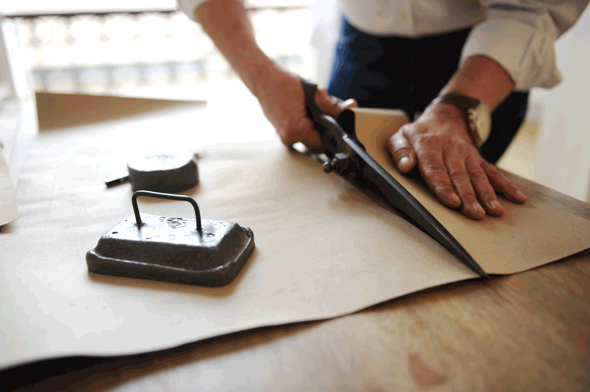 Article sur le savoir-faire patronnier français #MadeInFrance #kalgati #Paris #luxury 
kalgati.com/blog/le-patron…