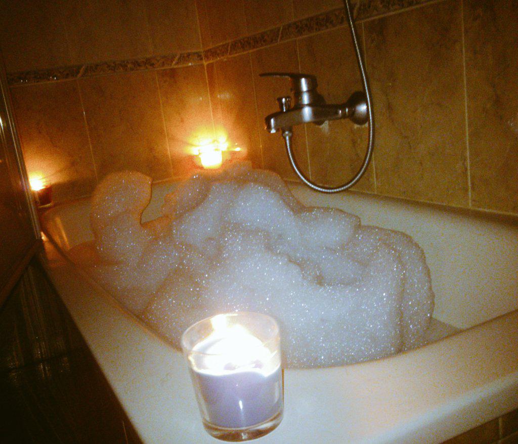 Porque en estos momentos nunca está de más agua, espuma, velas y algo de música.