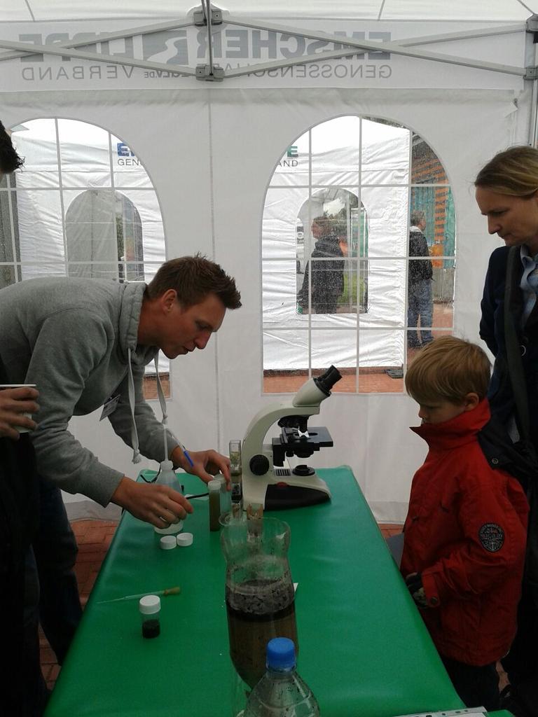 FutureWater14's tweet photo. "Was schwimmt denn da?!" @EGLVde Tag der offenen Tür im KA Dülmen http://t.co/YfiI6FQiLl