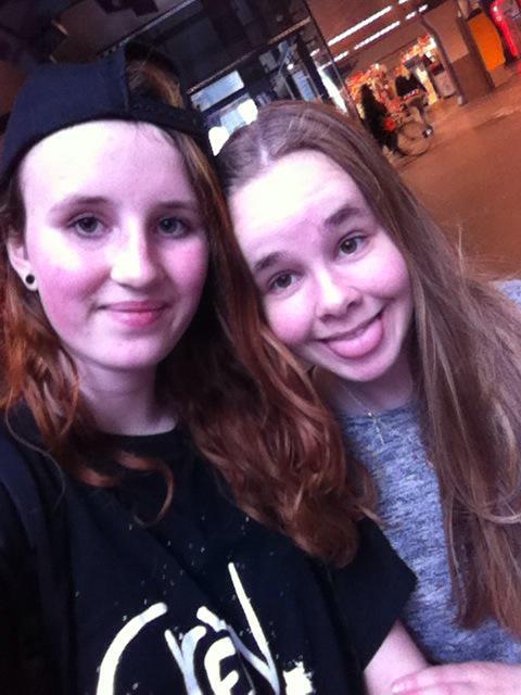 https_mootje's tweet photo. Thanks @kalvijn and @DirectPete , because of your videos (actually fandom but whatever) i know these awesome people 💓 http://t.co/moxLbieLYH