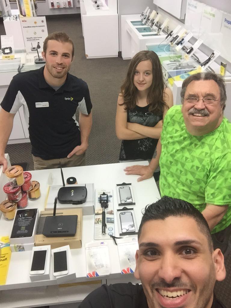 fss1210's tweet photo. 2 up 1 tab 2 spc @bkraft07 @Sprintinfo @SprintNERegion http://t.co/8oJr08ctkH