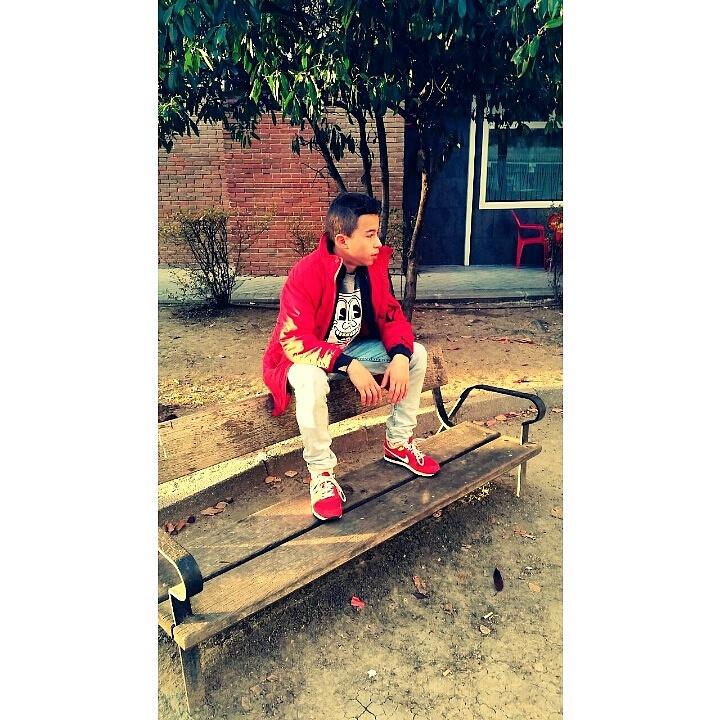 AlvarixtH's tweet image. Caer es permitido pero levantarse es obligatorio.