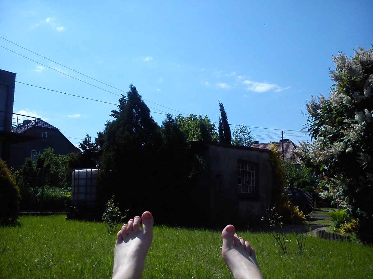 V_anitas's tweet photo. @CCchallenge #lezingsmazing #smiesznepaski czytam Jedwabnika +2 dla ducha 
10/6/11 http://t.co/9E8MlsjPKY