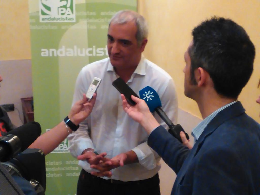 PAterritorioCDZ's tweet photo. #Andalucía Noticia #ConvenciónPA Antequera, con @PAntoniojruiz, en @RTVA @canalsurweb > http://t.co/svc2hNqFIA http://t.co/5fIQJplRDK