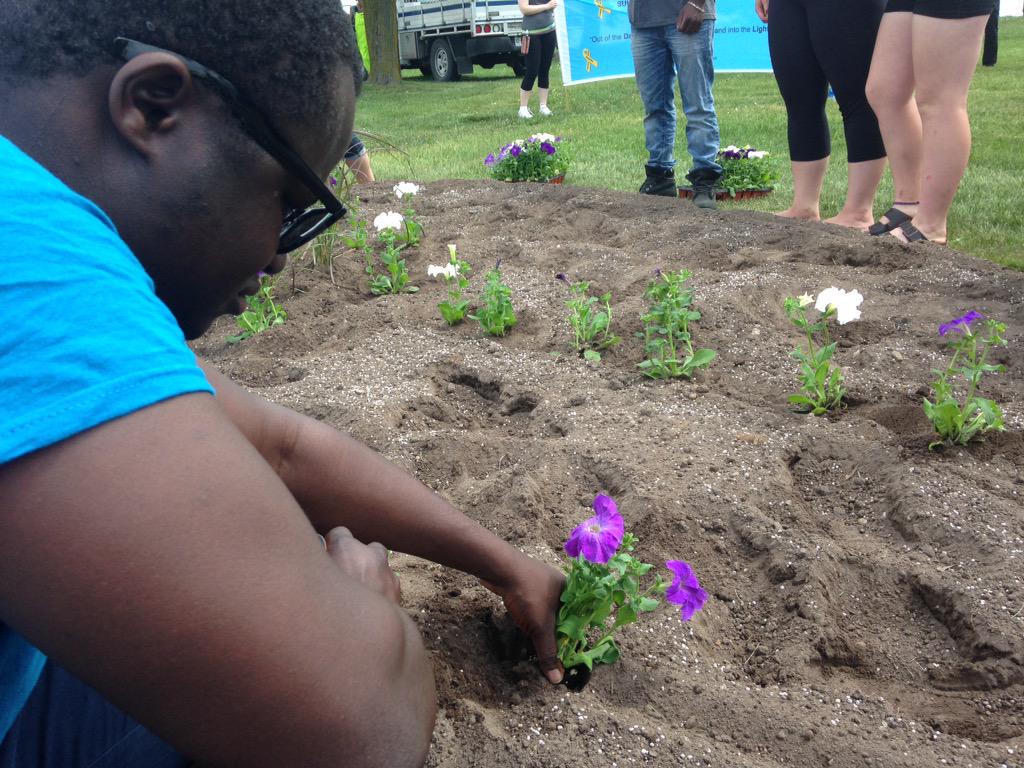 We are planting in memory of our loved ones #suicideawareness #suicideacwalk  TYVM <a href="/cityofbarrie/">The City of Barrie</a>