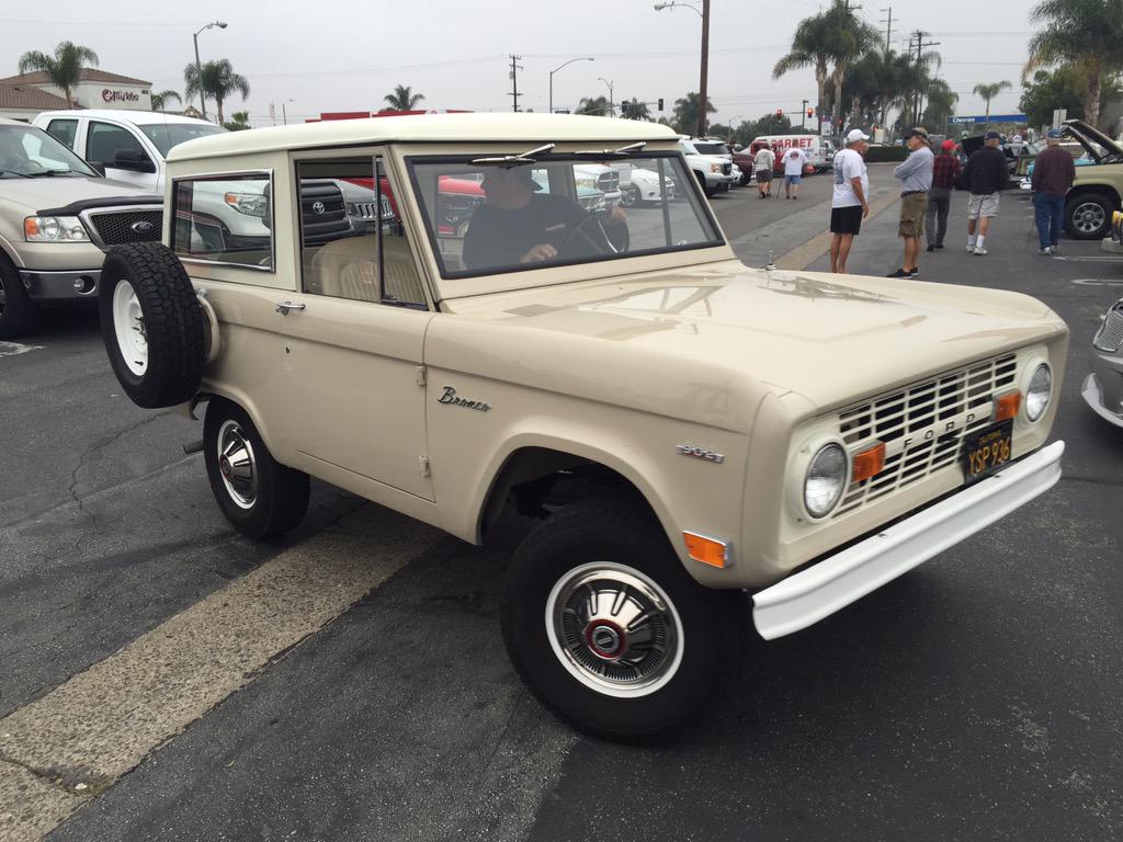 DonutDerelicts's tweet photo. Clean Ford Bronco😍 #Bronco #donutderelicts http://t.co/Jxf3MEzxkO