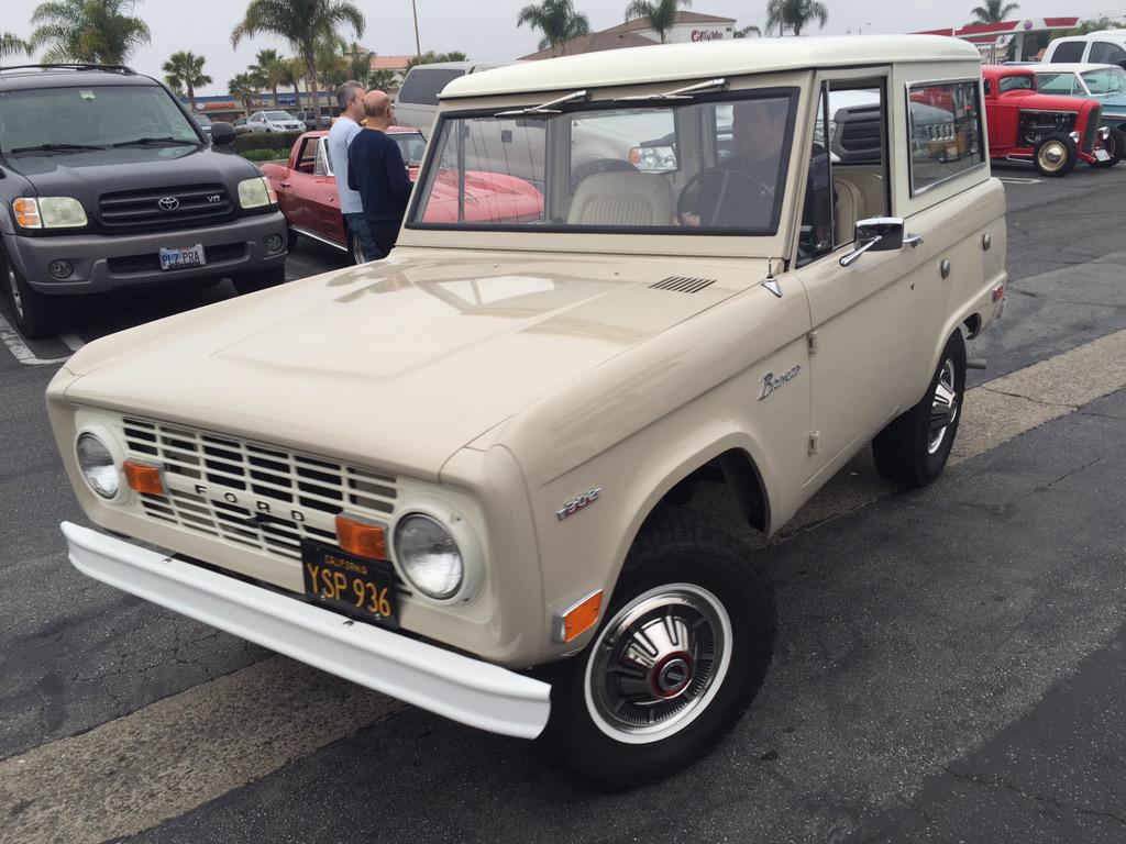 DonutDerelicts's tweet photo. Clean Ford Bronco😍 #Bronco #donutderelicts http://t.co/Jxf3MEzxkO