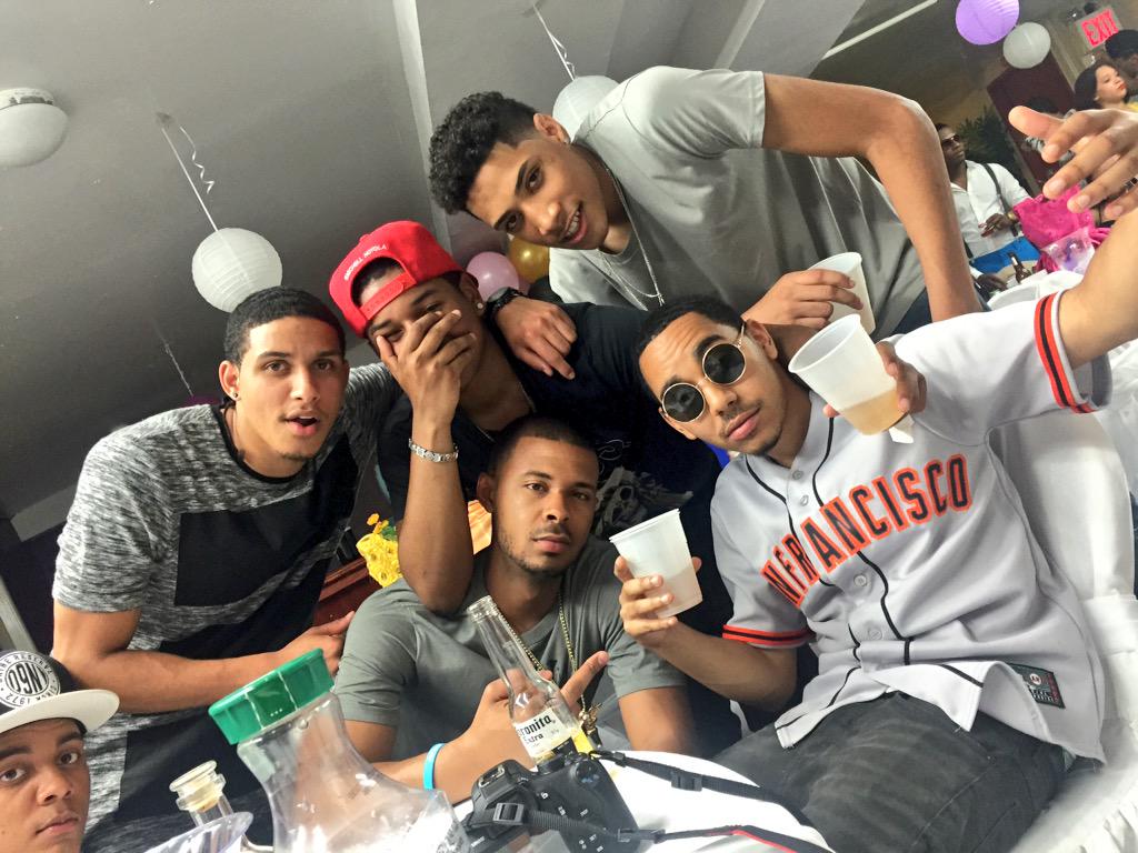 FettiSF's tweet photo. #PicOfTheNight #ManyMissing #LaFamilia http://t.co/UQujtRyron