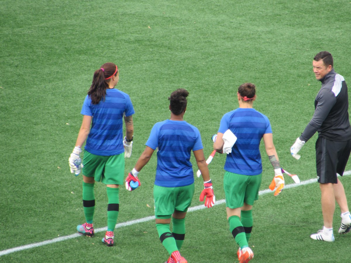 Nicole_Believe's tweet photo. Goalie Squad @stephlabbe1 @karinaleblanc @erinmcleod18 #canWNT #sendoffgame They do their warms up in sync:) #thebest http://t.co/H1ED9GZL9y