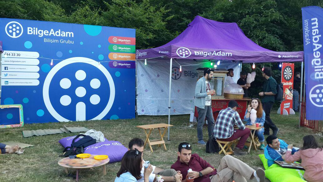 Eğlencenin tüm güne yayıldığı Ekşi Fest'te geçen yıl olduğu gibi bu sene de yerimizi aldık! facebook.com/media/set/?set…