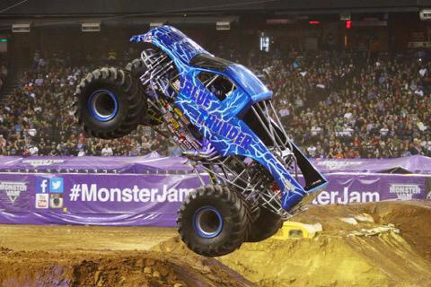 NeoMotorVal's tweet photo. #SuperMonsterJam Si nos sigues, RT y podrás ganar una de las diez entradas dobles para el #MonsterJam en #Mestalla http://t.co/6yWx5xRuAX