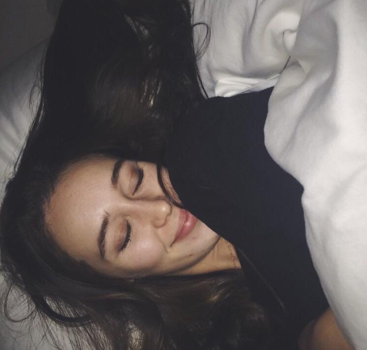 biIexual's tweet image. shes the cutest person ever