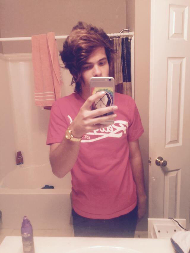 yuckitsalex's tweet photo. Hey guys hat or no hat? http://t.co/psx73CiuhH