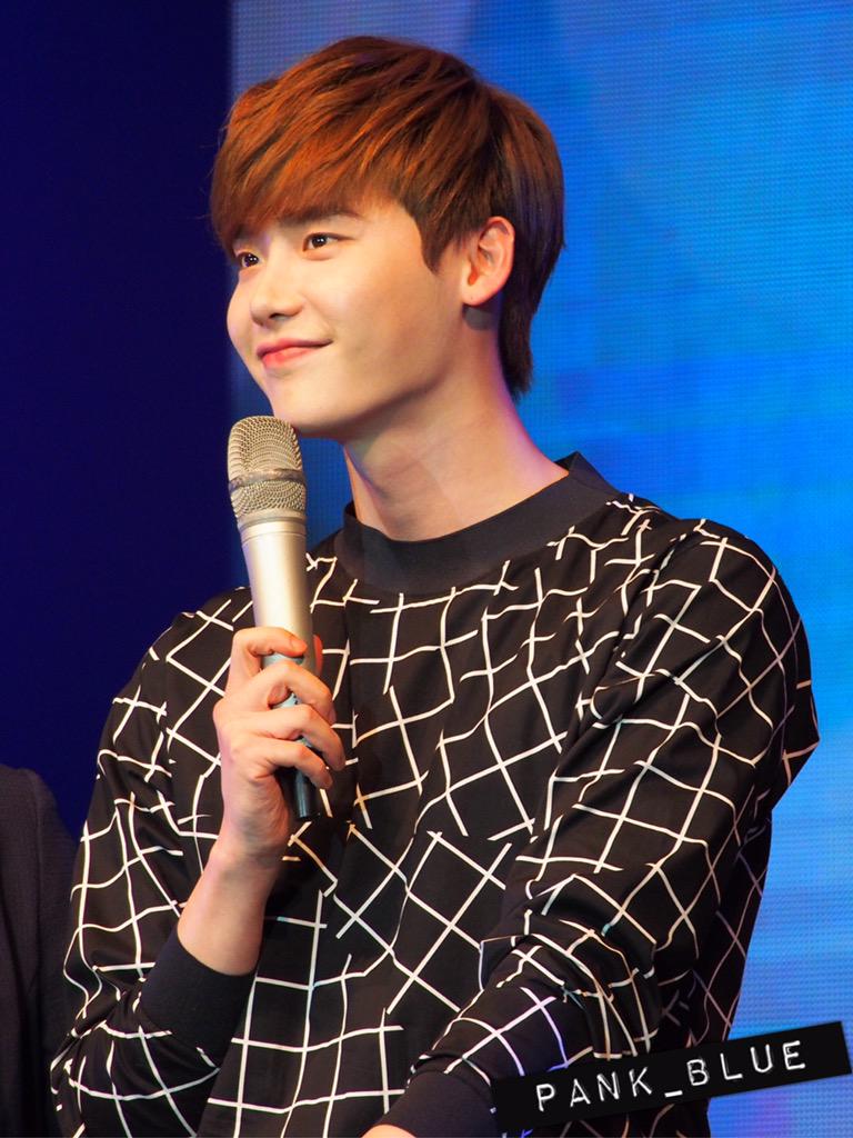 Pank_Blue's tweet photo. [HD] #LeeJongSukFanmeetinginHongkong #이종석 ~ he's sooooooo cuteeeeeee [Take out with credit and don't crop logo] http://t.co/4LshcCZ21b