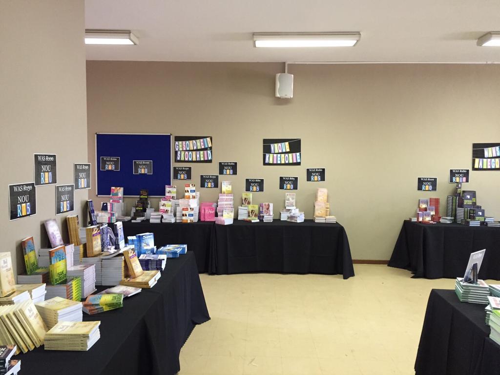 JoeyH176's tweet photo. Boekmakietie Jun15 - 30 Mei - 6 Junie. Doxa Deo Oos, Pretoria; NG Kerk Vredelust, Kaap; Carpe Diem, Vanderbijlpark. http://t.co/5FF5du4kNC