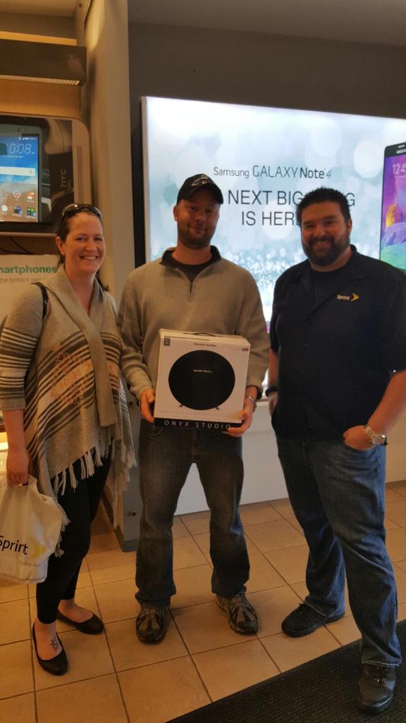 Hinker creating sprint promoters for life! #worldclass #wolfpack <a href="/TeamTNT/">THE_TNT_TEAM</a>  @j8o8e8  <a href="/SprintCentral/">Sprint Central Area</a>