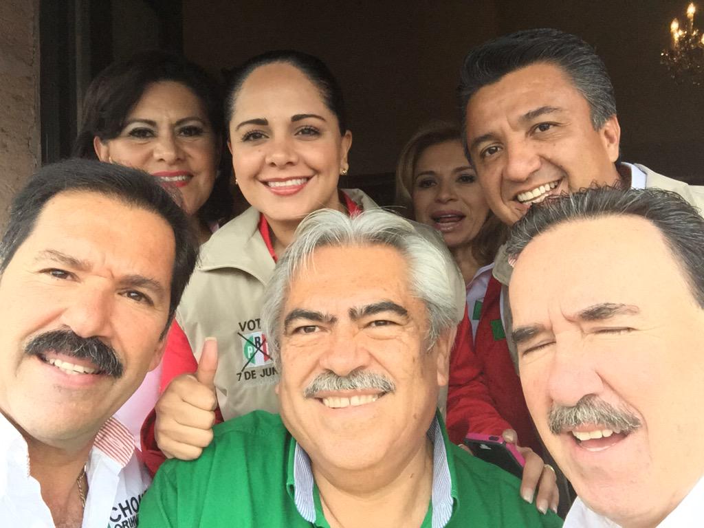 JesusCasillas06's tweet photo. En el evento de cierre de campaña de @ChonOrihuela aquí con @Emilio_Gamboa_ @LiliaMerodio @MariaElenaBT @RaulPozosMx http://t.co/qvwfRB353V
