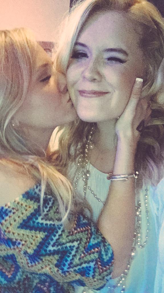 erica_alyse's tweet photo. Always such a good time with this one 😍😂💕 #foreverFC http://t.co/uHoYljhyKW