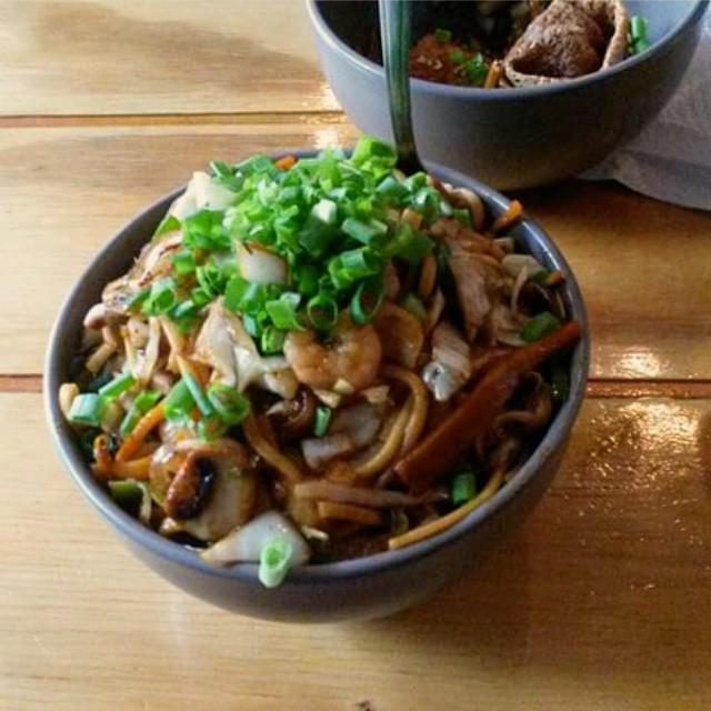 Wokzilla's tweet photo. Seguimos sirviendo deliciosos platos al wok, hasta las 10:30pm. #WOKPEN http://t.co/qhIdoymSiR