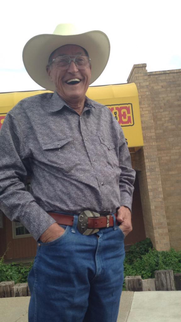 SuperDuperDeets's tweet photo. THIS IS @MirosMezmereyes's GRANDPA TRYING TO GRAB @MariaLKanellis's REAR END... @ringofhonor #RNS #FINDROH http://t.co/kEiBpLLGfT