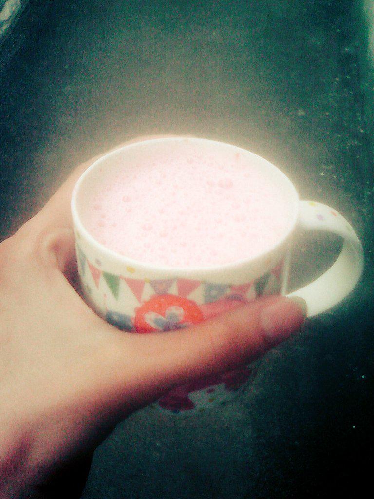 joisdiva's tweet image. &amp;lt;3
#milkshake #smoothie #strawberry #cherry #delicious #fresh
^