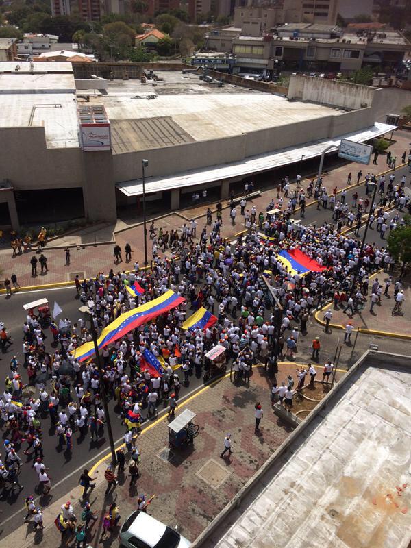 zuliahabla's tweet photo. Maracaibo presente en las calles http://t.co/56gZfgrl66