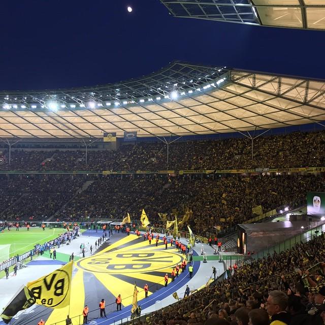FinaleBVB's tweet photo. Sehr ihr die Träne des Fußballgotts oberhalb des Olympiastadions? #FinaleBVB #BVB #wobbvb … http://t.co/UE6Bo1Jn9U http://t.co/ergZAuAYcq ^j