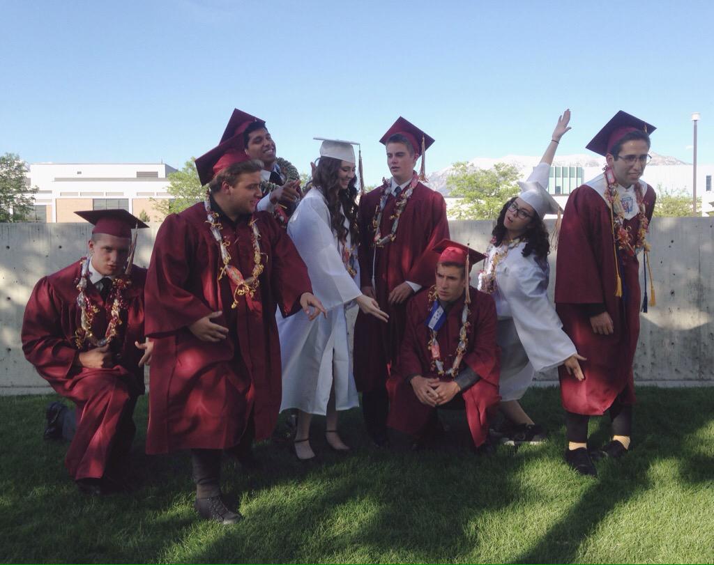 kayscore's tweet photo. favorite day, favorite people, favorite pictures 🎓❤️💛 http://t.co/iwoMNKvTTl