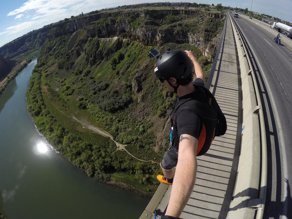 matthiasgiraud's tweet photo. Soaking in the #view @gopro #gopro @cushe #cushetime @thule #thulecrew @bernunlimited #superfrenchie http://t.co/l2jr7cP7EJ
